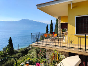 Ufer Gardasee – Große ältere Villa in bester Lage mit genehmigten Plänen zum Umbau in ETW´s!, 37010 Torri Del Benaco (Italien), Villa